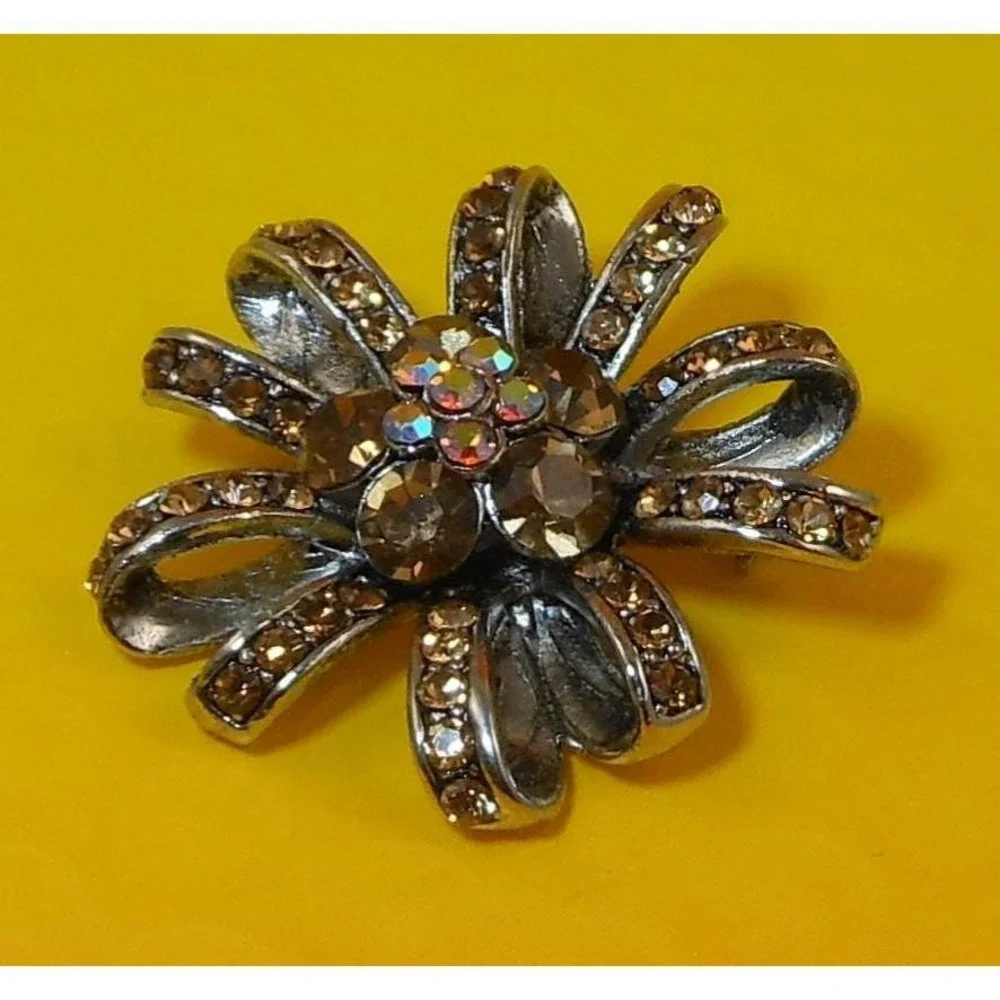 Vintage 1990s Amber Rhinestone Flower Brooch Pin Aurora Borealis Center‎ Silver